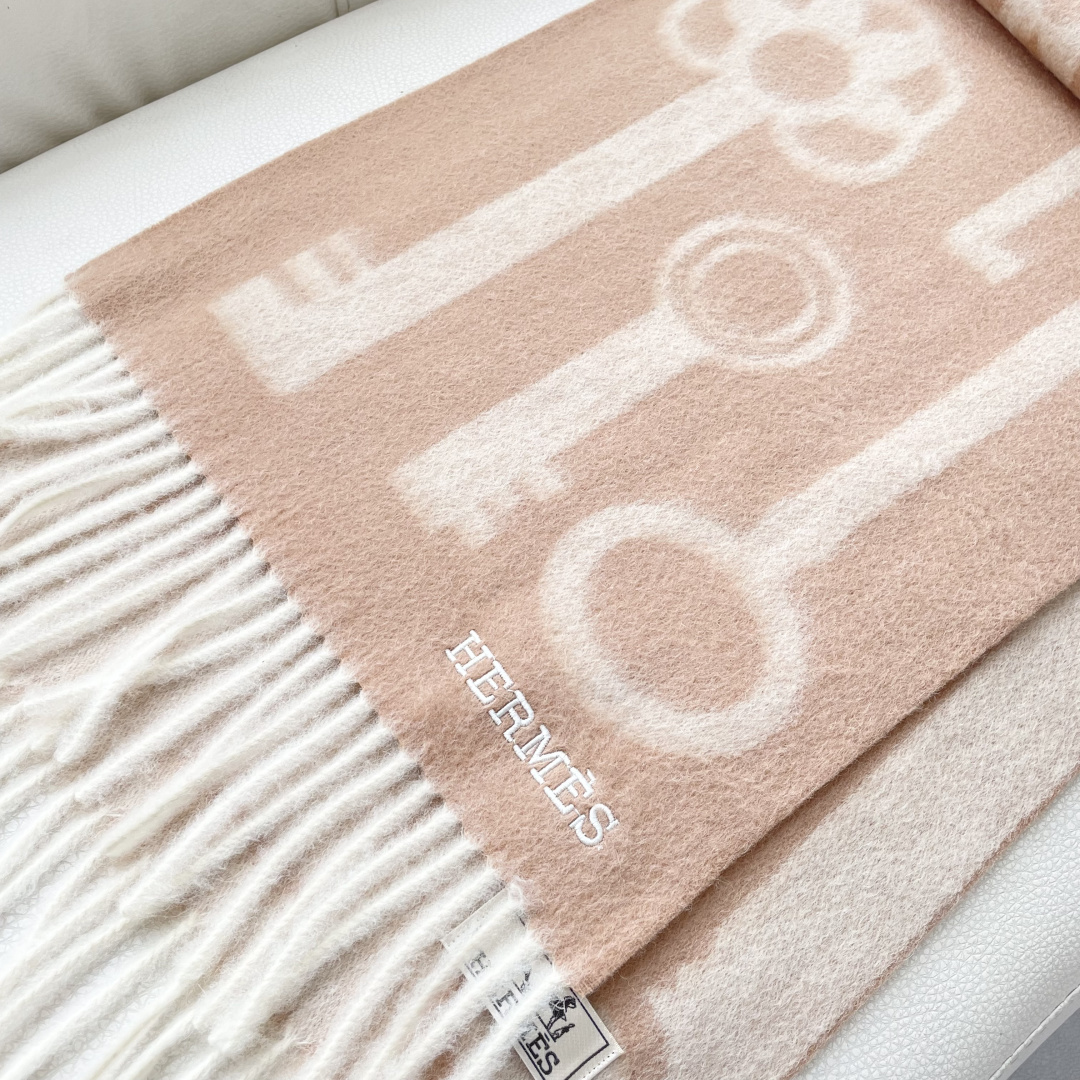 上新2025爱马仕男女款围巾且买且珍惜😍~都是出口订单所以比较难遇❤️东西讲究少而精😍好看的一定要收😎这