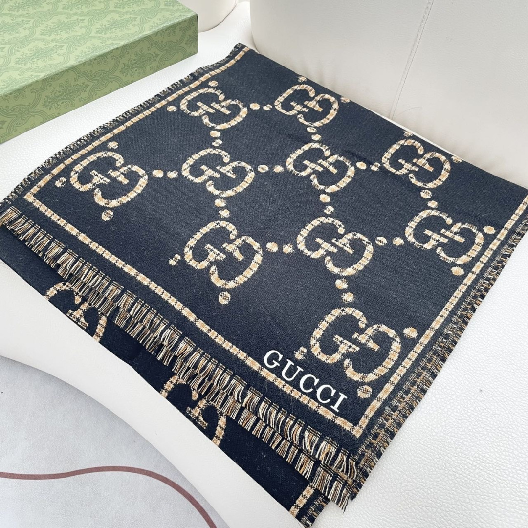 Gucci · 古奇经典羊绒披肩围巾❗来个硬货.麻溜的安排上.纯正出口❗原订单已经交货一批，其中一批刚过