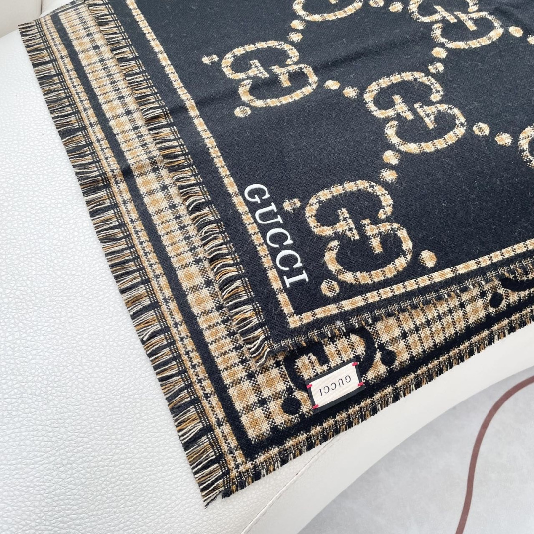 Gucci · 古奇经典羊绒披肩围巾❗来个硬货.麻溜的安排上.纯正出口❗原订单已经交货一批，其中一批刚过