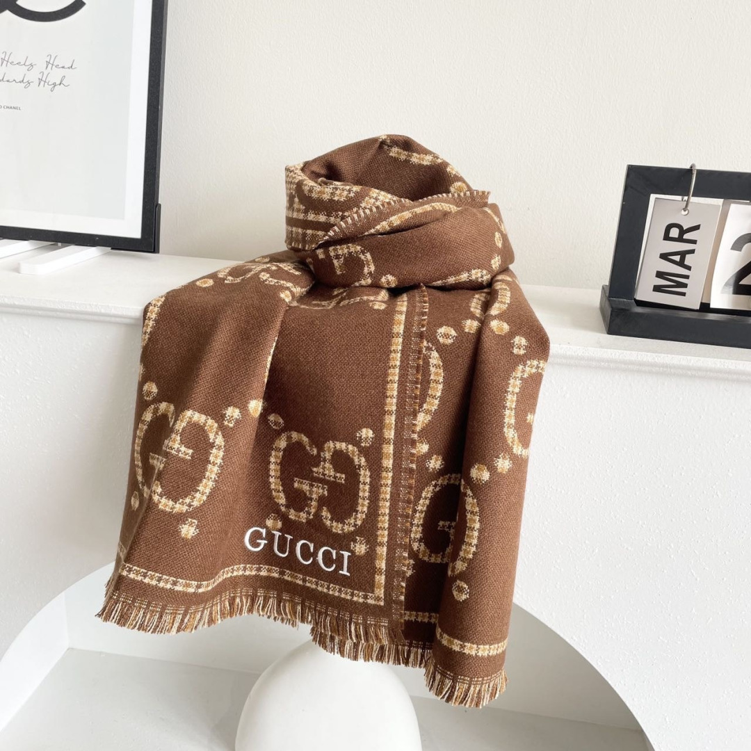 Gucci · 古奇经典羊绒披肩围巾❗来个硬货.麻溜的安排上.纯正出口❗原订单已经交货一批，其中一批刚过