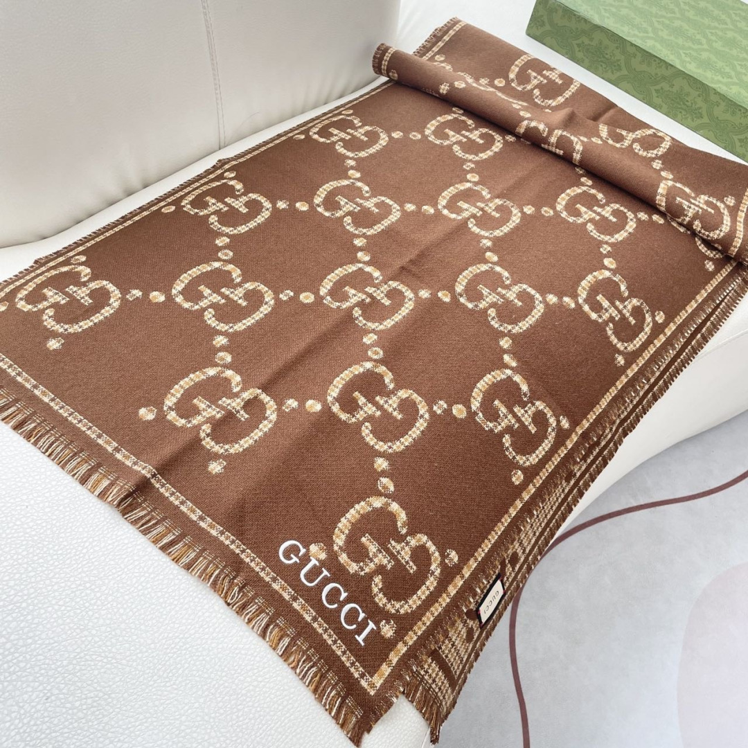 Gucci · 古奇经典羊绒披肩围巾❗来个硬货.麻溜的安排上.纯正出口❗原订单已经交货一批，其中一批刚过