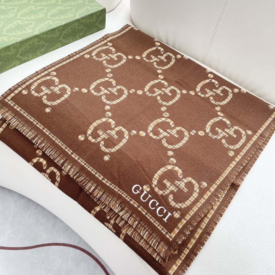 Gucci · 古奇经典羊绒披肩围巾❗来个硬货.麻溜的安排上.纯正出口❗原订单已经交货一批，其中一批刚过