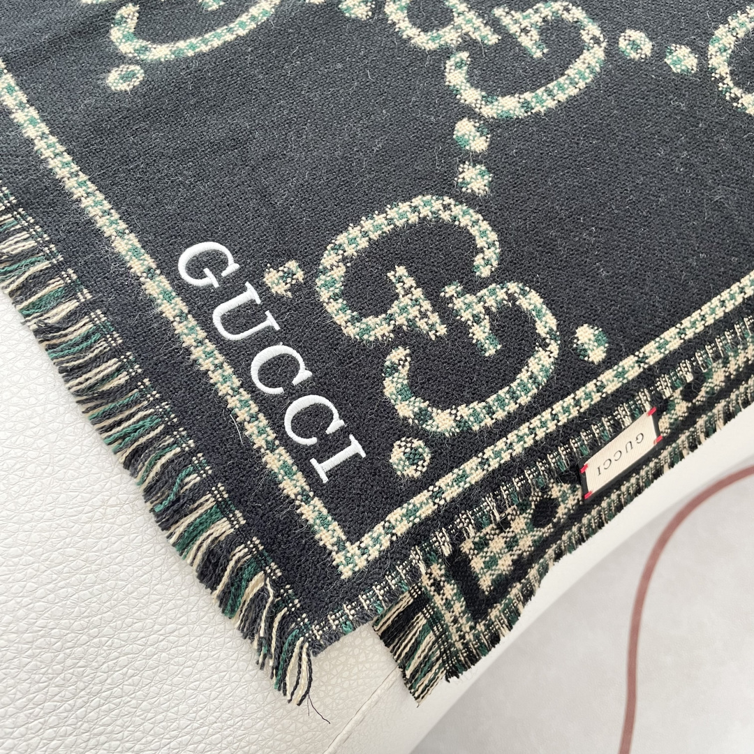 Gucci · 古奇经典羊绒披肩围巾❗来个硬货.麻溜的安排上.纯正出口❗原订单已经交货一批，其中一批刚过