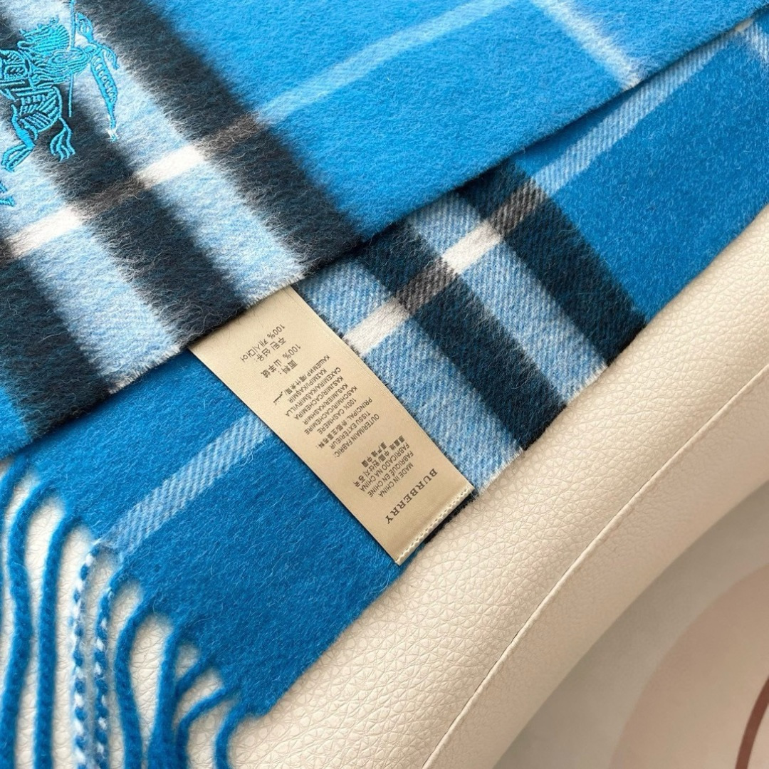 王牌口碑burberry深度水波纹经典羊绒格子围巾‼专柜最新品相，目前专柜都换上了新标👍经典中的经典.全