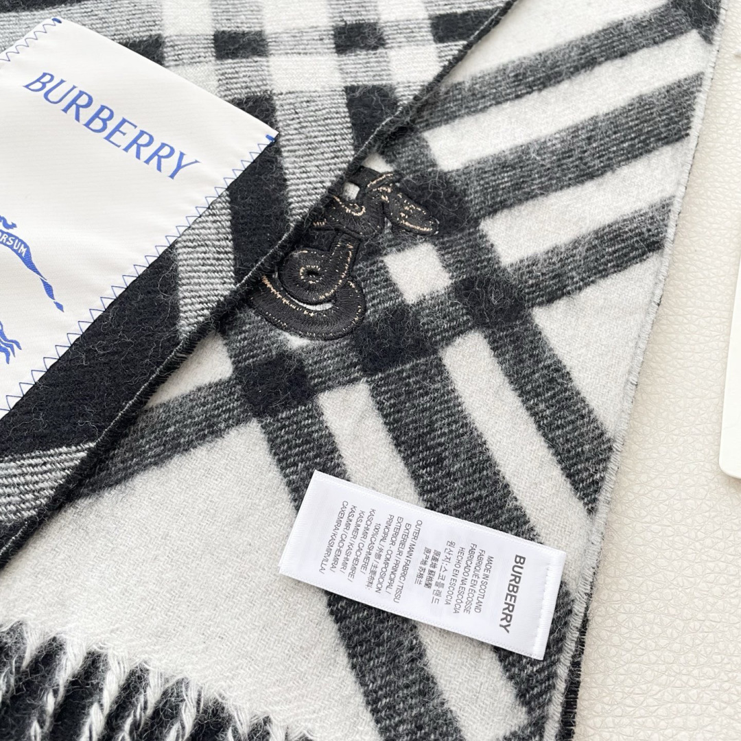 2025蛇年爆款到！ 🆕Burberry · 巴宝莉格子围巾❗️好看的要疯掉了，太有型太有魅力了❗️❗️
