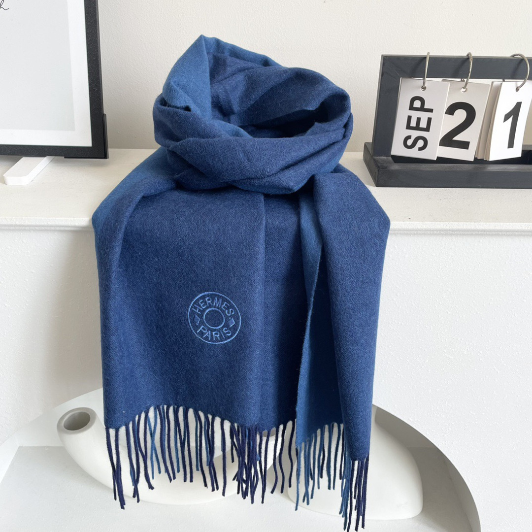 上新2025爱马仕男女款围巾且买且珍惜😍~都是出口订单所以比较难遇❤️东西讲究少而精😍好看的一定要收😎这