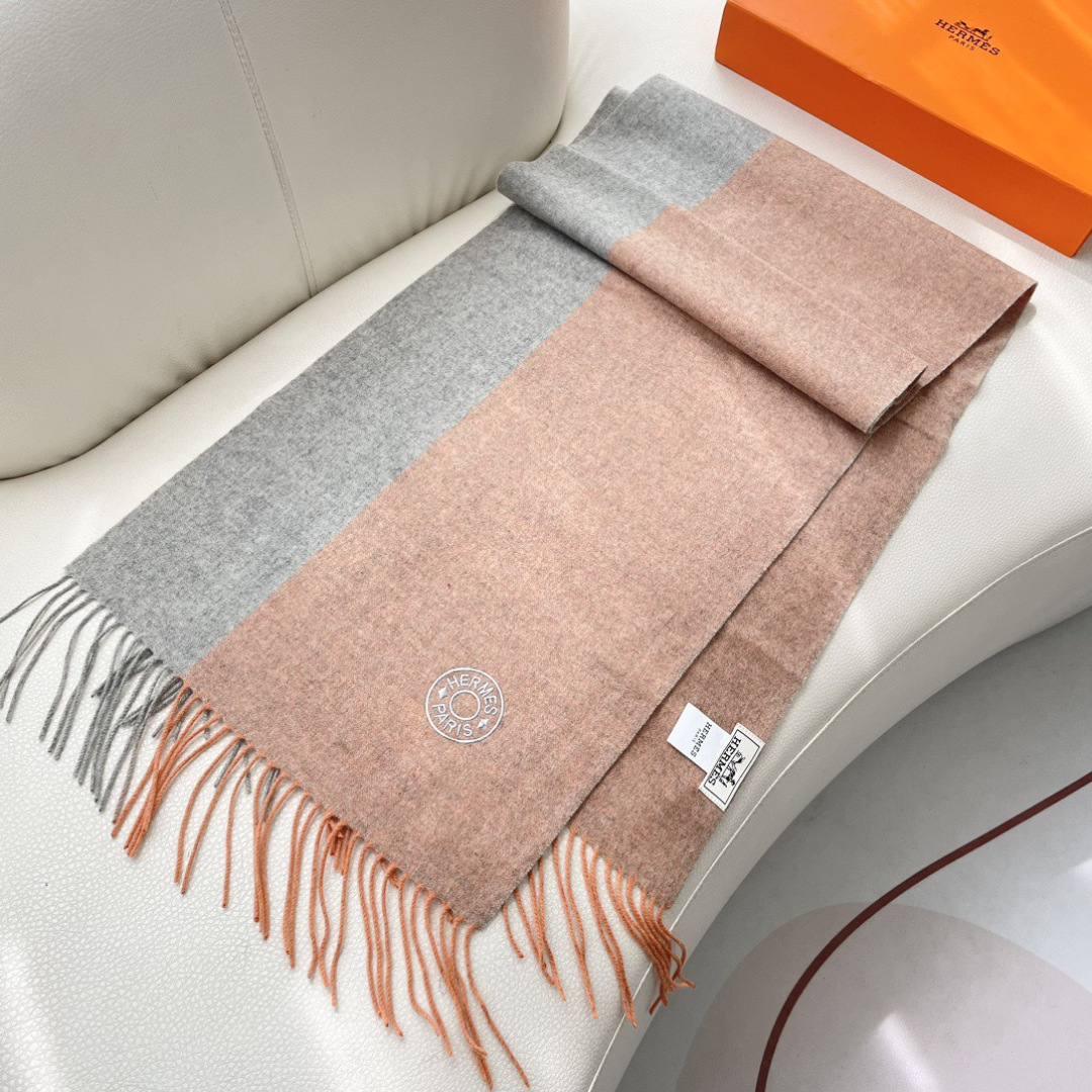 上新2025爱马仕男女款围巾且买且珍惜😍~都是出口订单所以比较难遇❤️东西讲究少而精😍好看的一定要收😎这