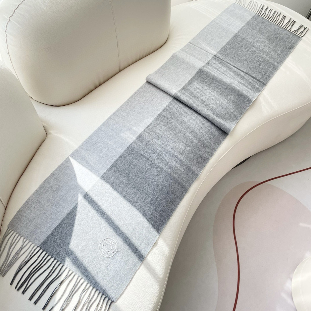 上新2025爱马仕男女款围巾且买且珍惜😍~都是出口订单所以比较难遇❤️东西讲究少而精😍好看的一定要收😎这