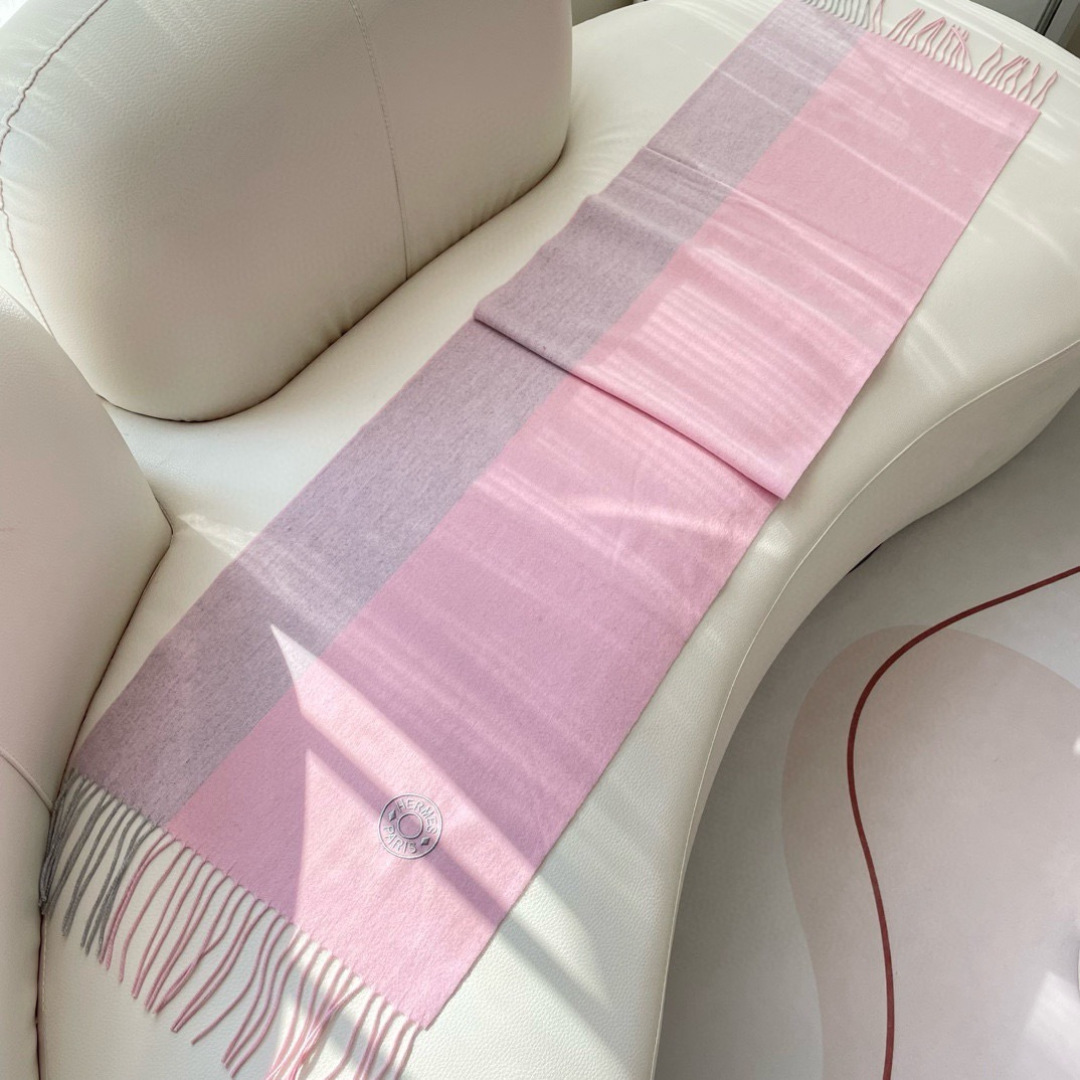 上新2025爱马仕男女款围巾且买且珍惜😍~都是出口订单所以比较难遇❤️东西讲究少而精😍好看的一定要收😎这