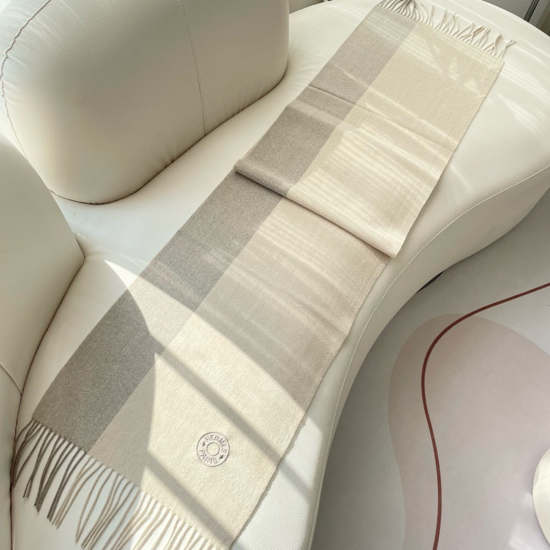 上新2025爱马仕男女款围巾且买且珍惜😍~都是出口订单所以比较难遇❤️东西讲究少而精😍好看的一定要收😎这