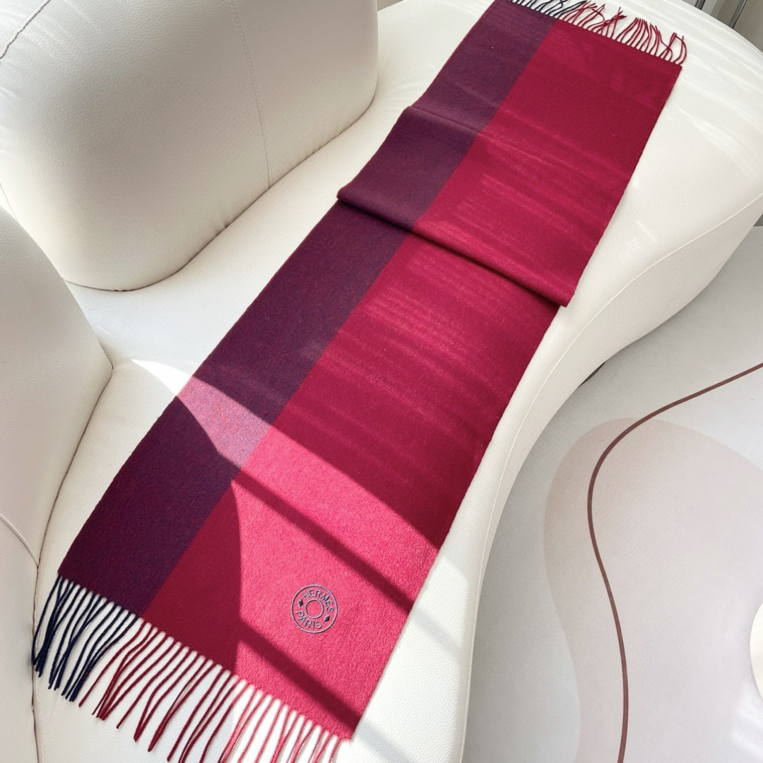 上新2025爱马仕男女款围巾且买且珍惜😍~都是出口订单所以比较难遇❤️东西讲究少而精😍好看的一定要收😎这