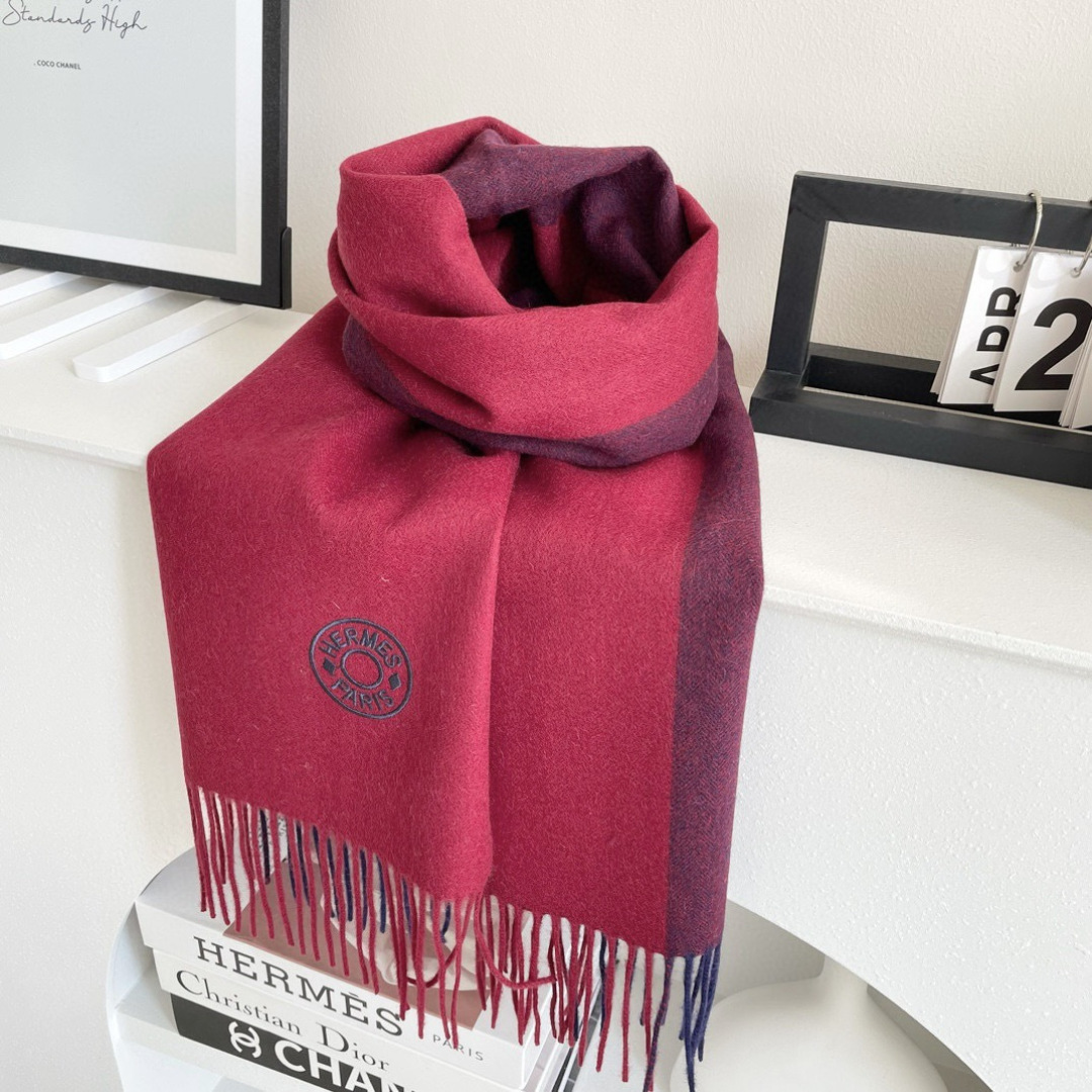 上新2025爱马仕男女款围巾且买且珍惜😍~都是出口订单所以比较难遇❤️东西讲究少而精😍好看的一定要收😎这