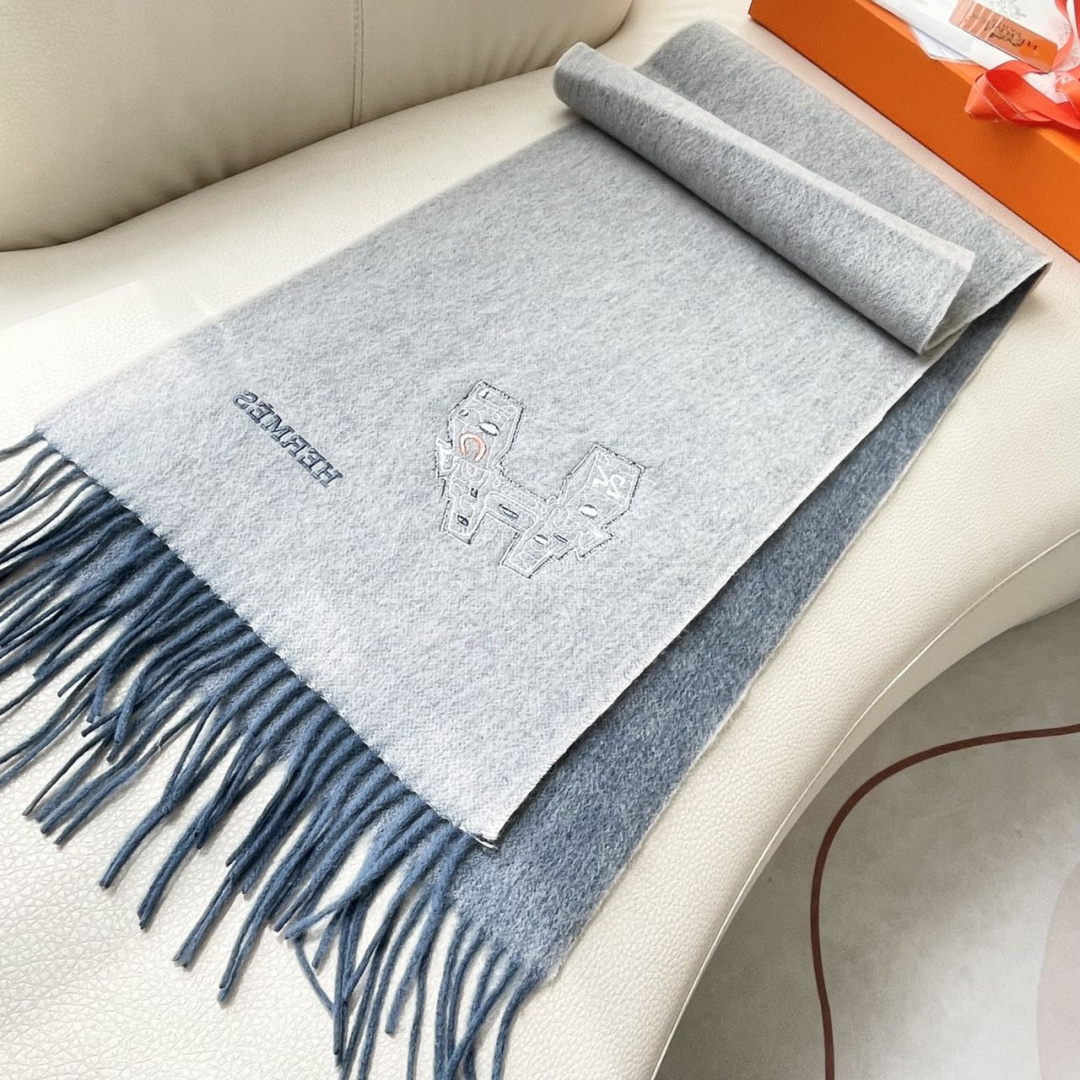 上新2025爱马仕男女款围巾且买且珍惜😍~都是出口订单所以比较难遇❤️东西讲究少而精😍好看的一定要收😎这