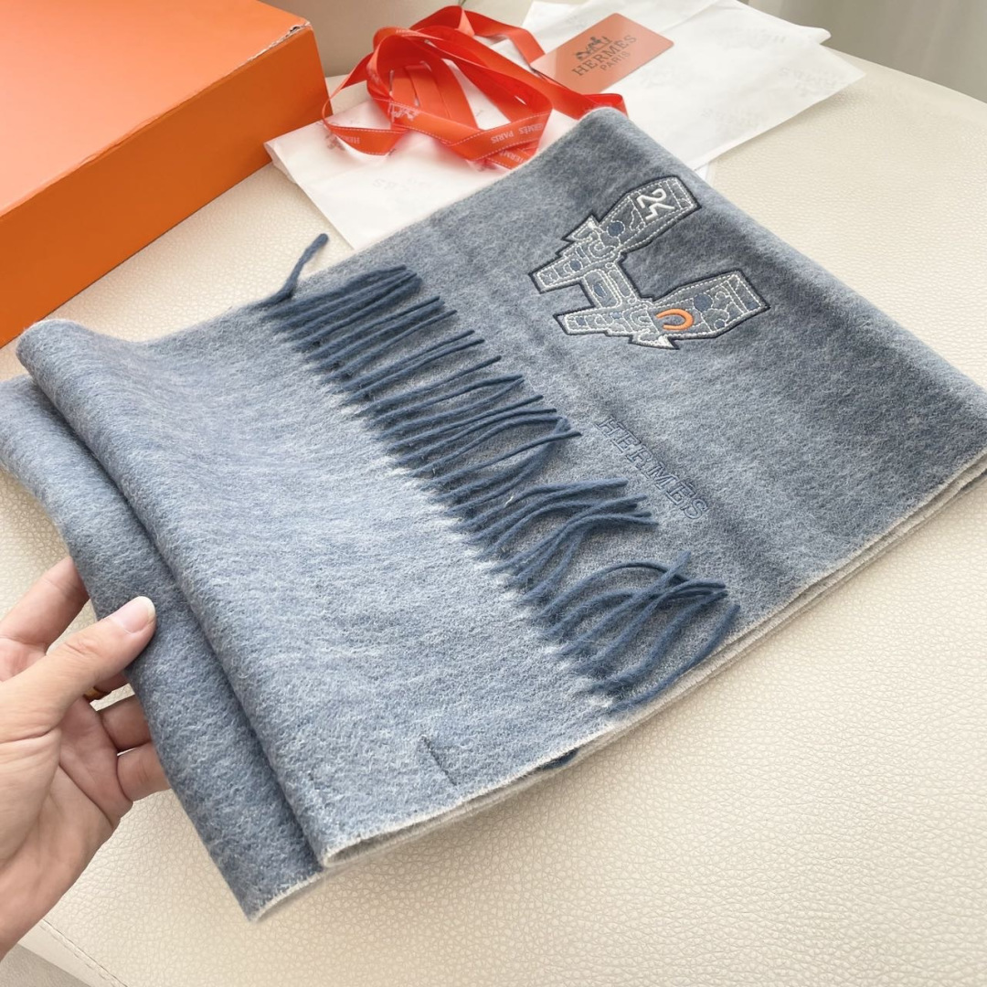 上新2025爱马仕男女款围巾且买且珍惜😍~都是出口订单所以比较难遇❤️东西讲究少而精😍好看的一定要收😎这