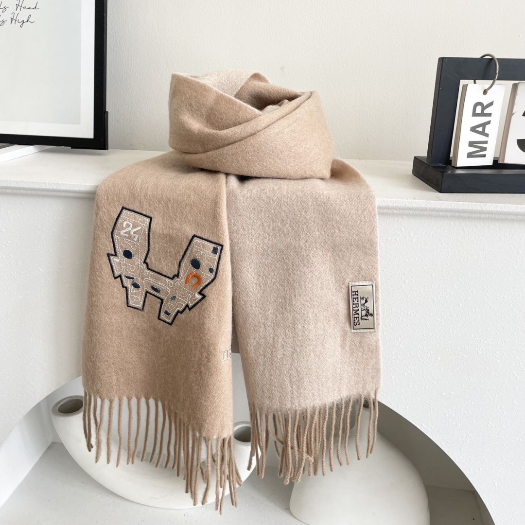 上新2025爱马仕男女款围巾且买且珍惜😍~都是出口订单所以比较难遇❤️东西讲究少而精😍好看的一定要收😎这