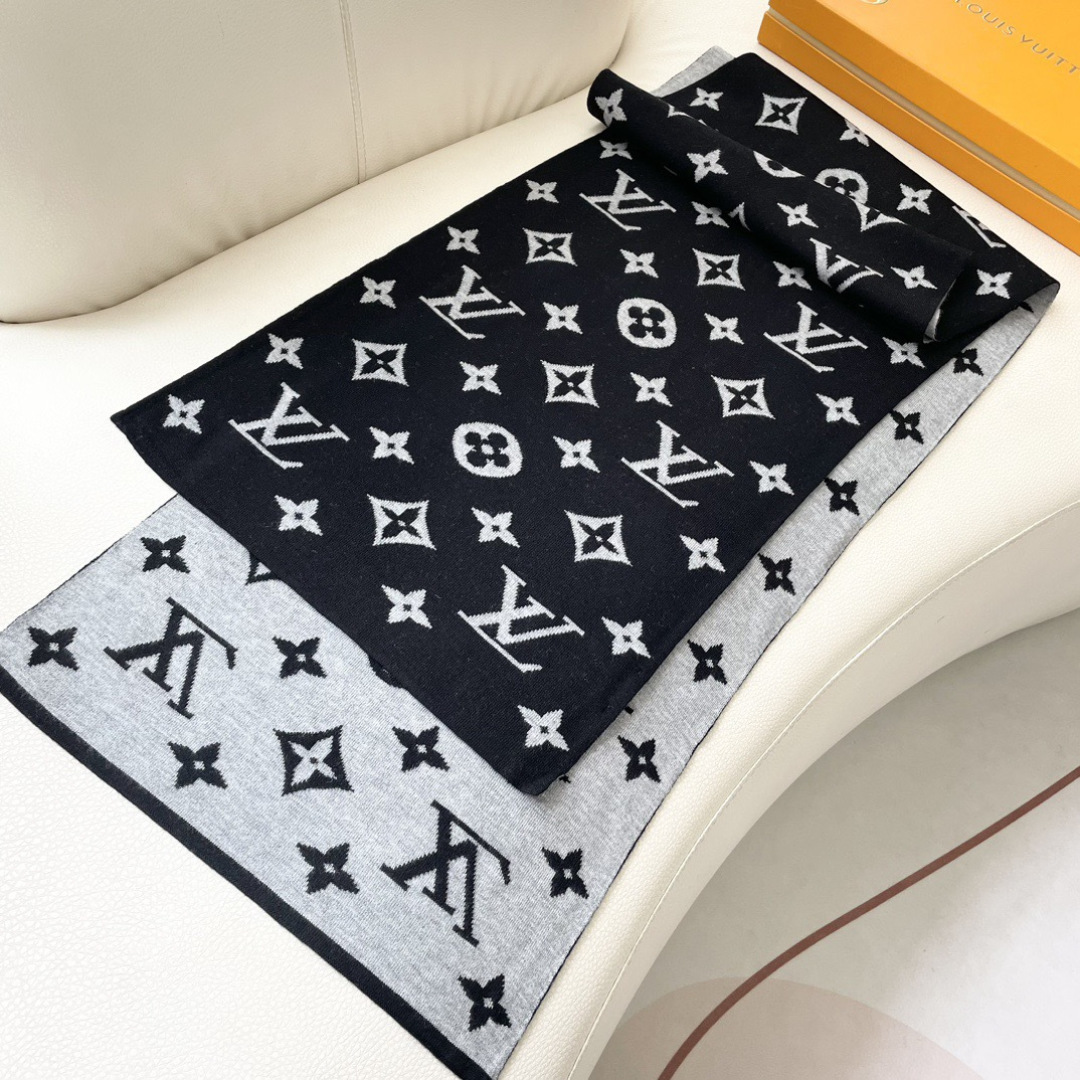 爆款上新 情侣款👍👍LV 独家牛货🐂 奢华尽在尺寸之间，高端品质‼️具有超高羊绒品质才会被此品牌青睐‼️