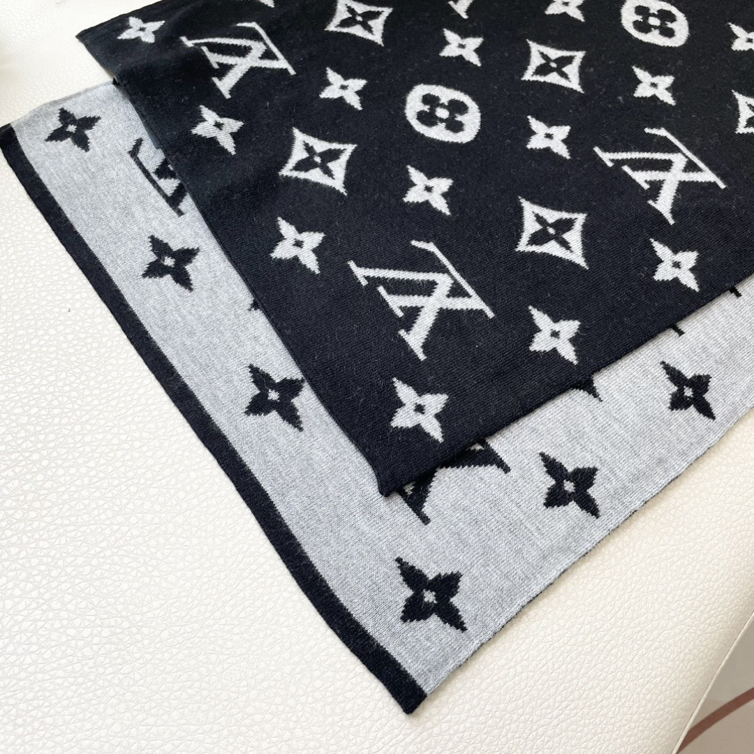 爆款上新 情侣款👍👍LV 独家牛货🐂 奢华尽在尺寸之间，高端品质‼️具有超高羊绒品质才会被此品牌青睐‼️