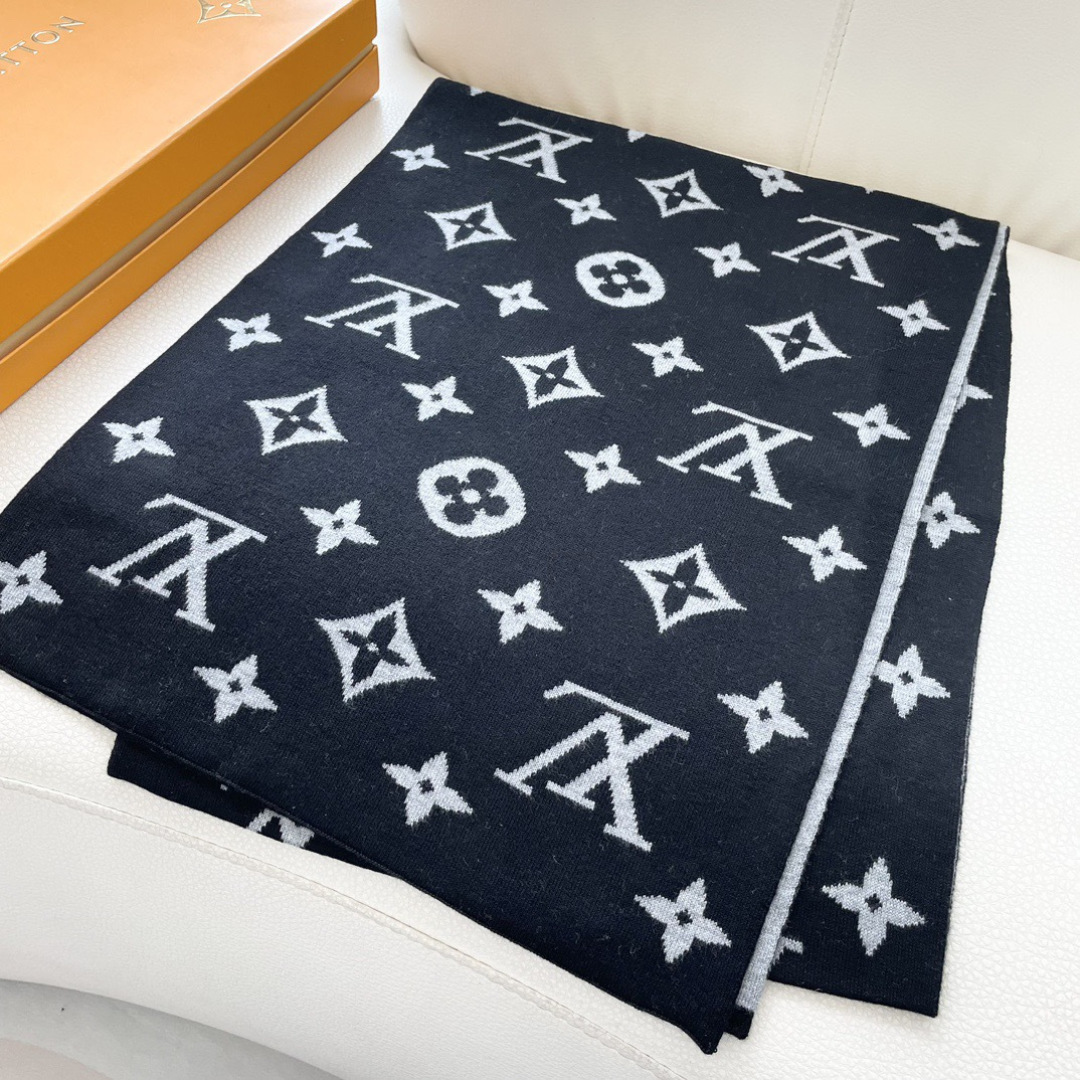 爆款上新 情侣款👍👍LV 独家牛货🐂 奢华尽在尺寸之间，高端品质‼️具有超高羊绒品质才会被此品牌青睐‼️