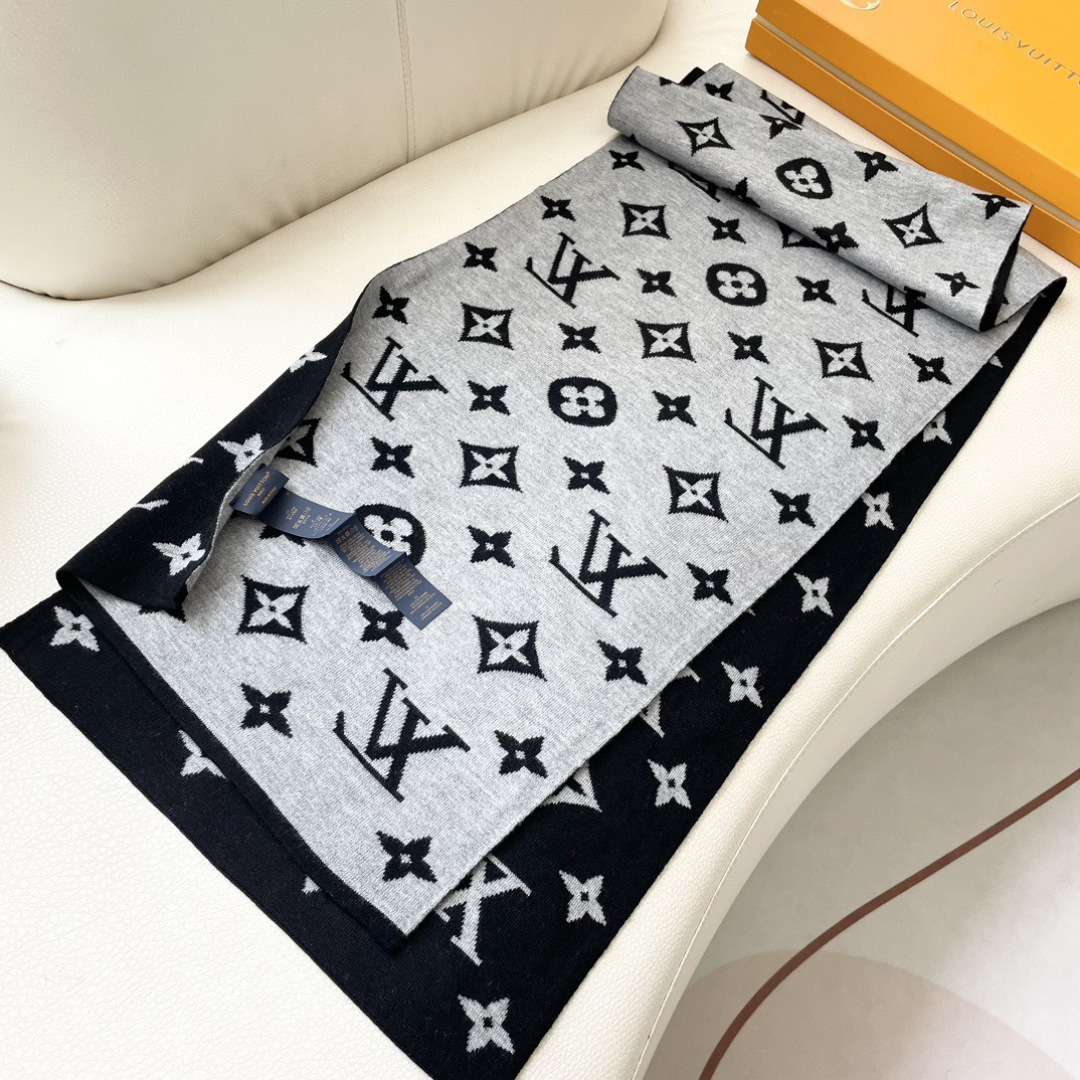 爆款上新 情侣款👍👍LV 独家牛货🐂 奢华尽在尺寸之间，高端品质‼️具有超高羊绒品质才会被此品牌青睐‼️