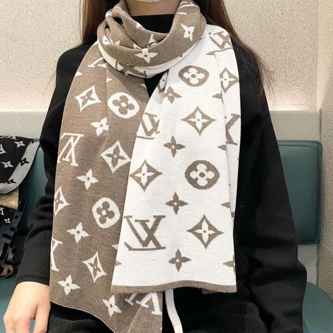 爆款上新 情侣款👍👍LV 独家牛货🐂 奢华尽在尺寸之间，高端品质‼️具有超高羊绒品质才会被此品牌青睐‼️