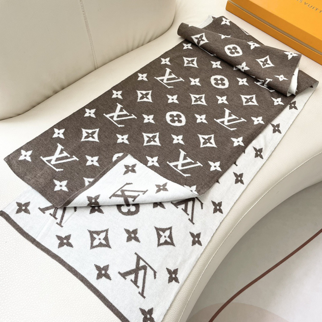 爆款上新 情侣款👍👍LV 独家牛货🐂 奢华尽在尺寸之间，高端品质‼️具有超高羊绒品质才会被此品牌青睐‼️