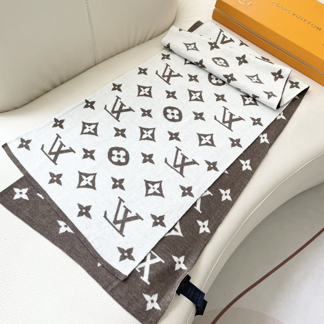 爆款上新 情侣款👍👍LV 独家牛货🐂 奢华尽在尺寸之间，高端品质‼️具有超高羊绒品质才会被此品牌青睐‼️