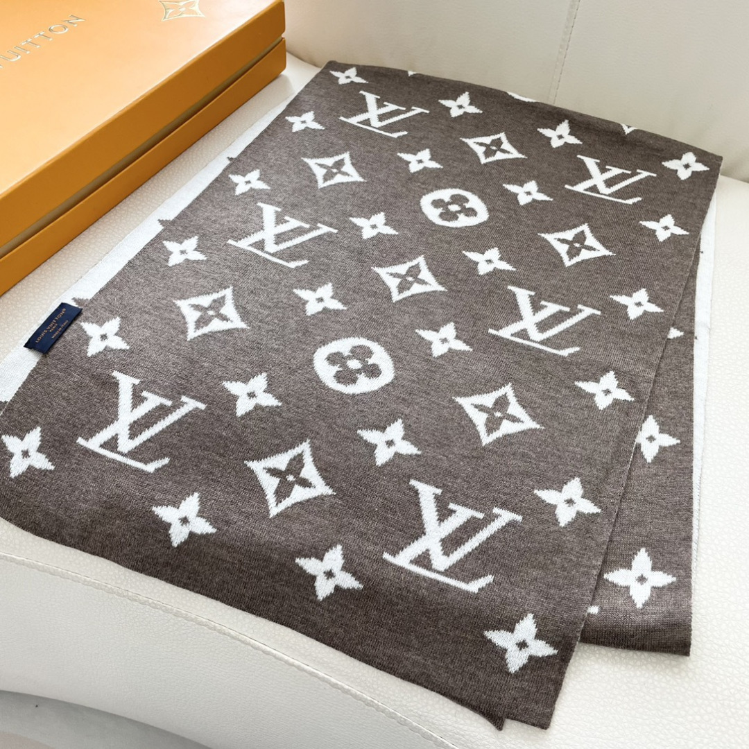爆款上新 情侣款👍👍LV 独家牛货🐂 奢华尽在尺寸之间，高端品质‼️具有超高羊绒品质才会被此品牌青睐‼️