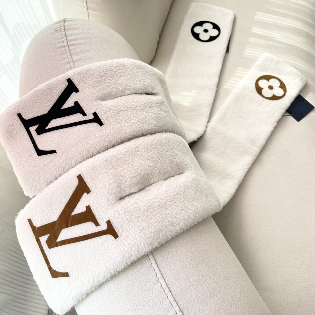 新款出货】❗️❗️LV Shearling泰迪围巾 秋冬大衣好朋友！最新款，，放出来的量不大基本是秒空，