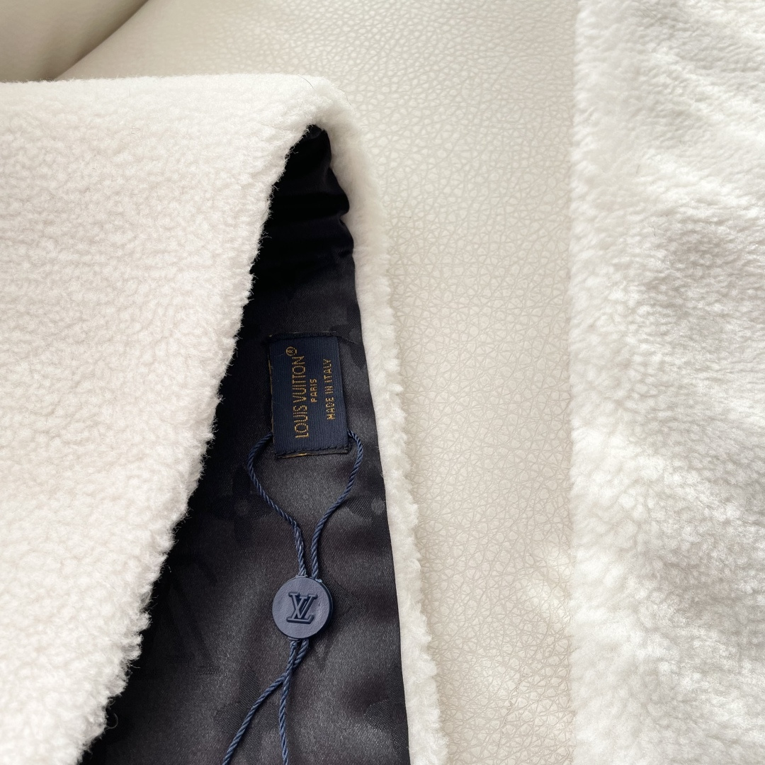 新款出货】❗️❗️LV Shearling泰迪围巾 秋冬大衣好朋友！最新款，，放出来的量不大基本是秒空，