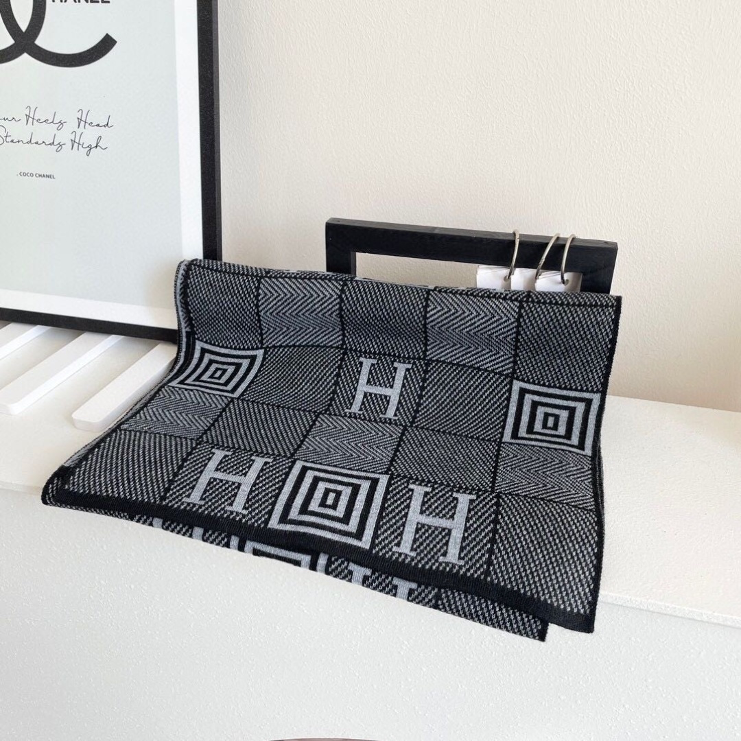 爆款上新 情侣款👍👍爱马仕 独家牛货🐂 奢华尽在尺寸之间，高端品质‼️具有超高羊绒品质才会被此品牌青睐‼