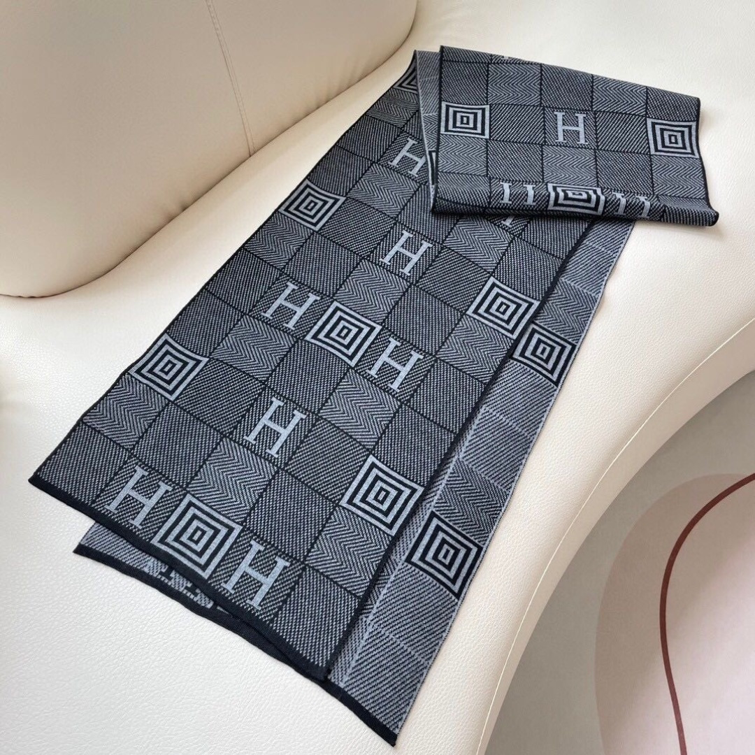 爆款上新 情侣款👍👍爱马仕 独家牛货🐂 奢华尽在尺寸之间，高端品质‼️具有超高羊绒品质才会被此品牌青睐‼