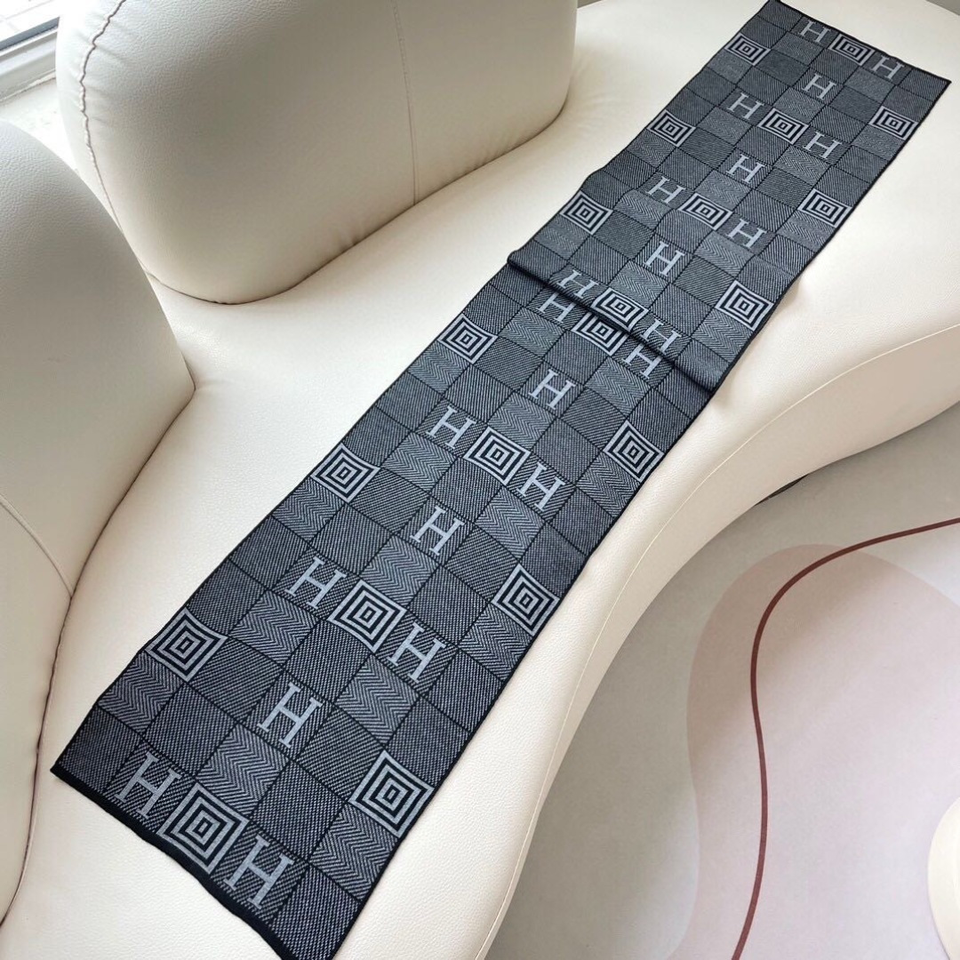 爆款上新 情侣款👍👍爱马仕 独家牛货🐂 奢华尽在尺寸之间，高端品质‼️具有超高羊绒品质才会被此品牌青睐‼