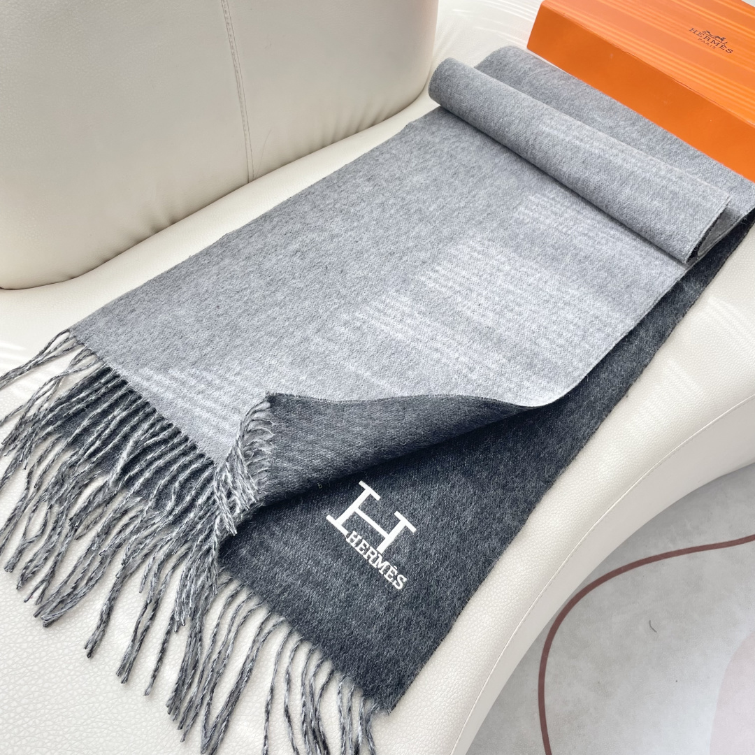 上新2025爱马仕男女款围巾且买且珍惜😍~都是出口订单所以比较难遇❤️东西讲究少而精😍好看的一定要收😎这