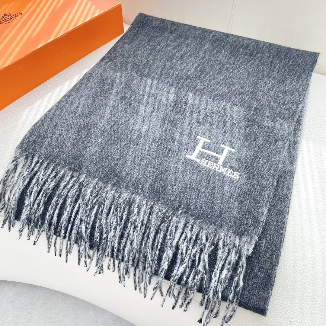 上新2025爱马仕男女款围巾且买且珍惜😍~都是出口订单所以比较难遇❤️东西讲究少而精😍好看的一定要收😎这