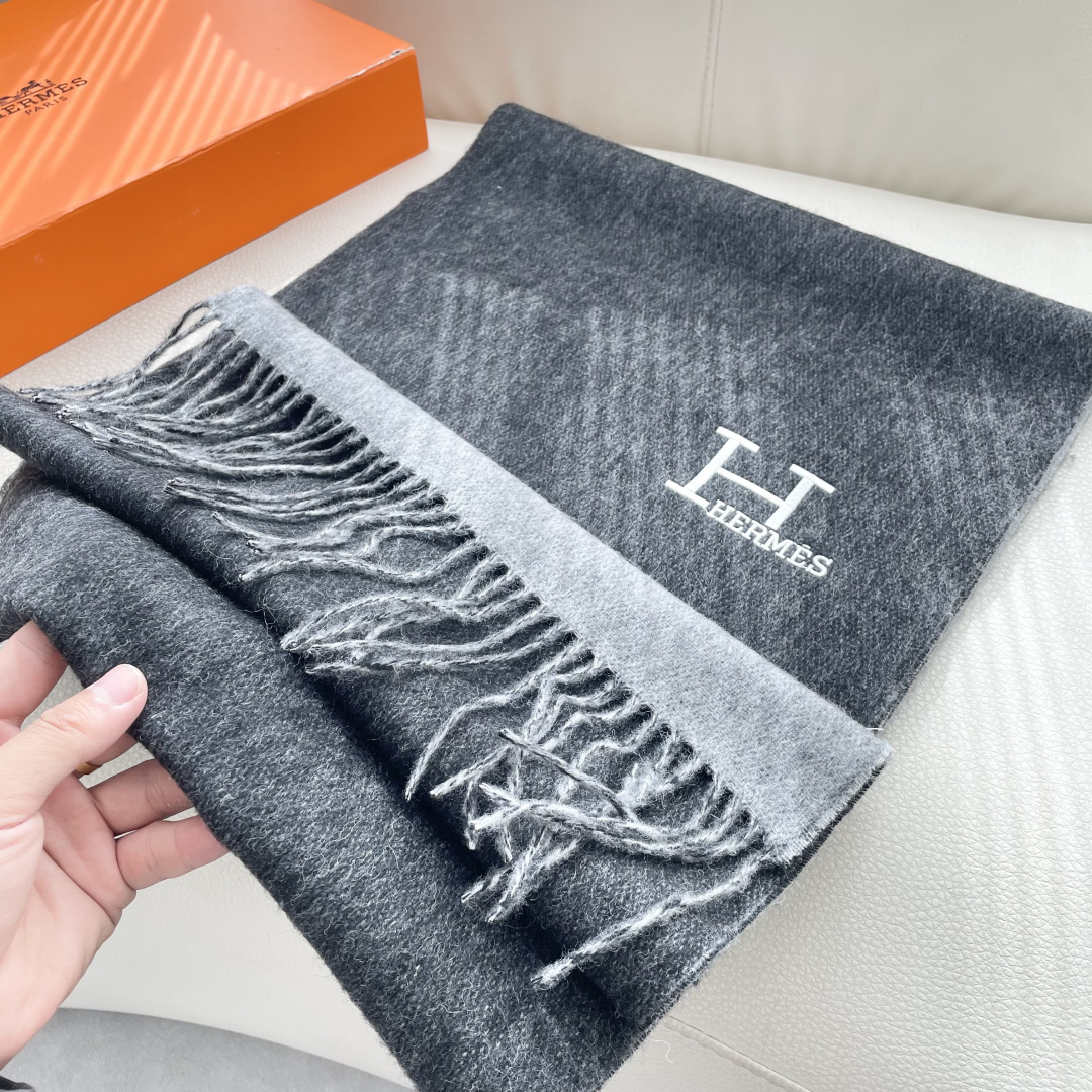上新2025爱马仕男女款围巾且买且珍惜😍~都是出口订单所以比较难遇❤️东西讲究少而精😍好看的一定要收😎这