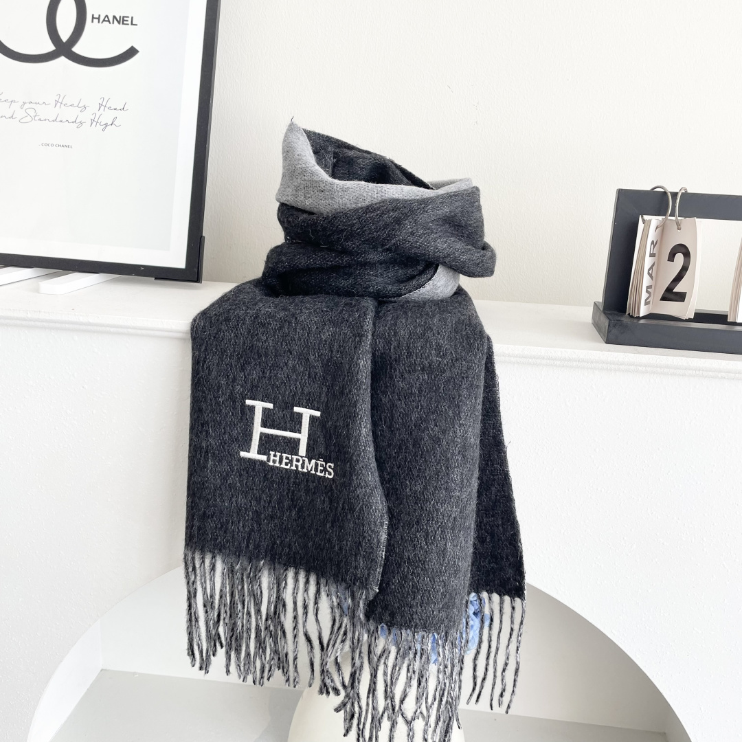 上新2025爱马仕男女款围巾且买且珍惜😍~都是出口订单所以比较难遇❤️东西讲究少而精😍好看的一定要收😎这