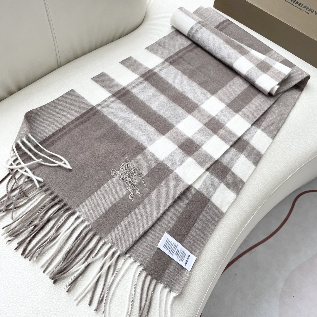 爆款🔺双面羊绒专柜同步 经典设计完美，若隐若现的巴宝利标志，强烈推荐手慢无‼️千万别去专柜买‼️代购就要