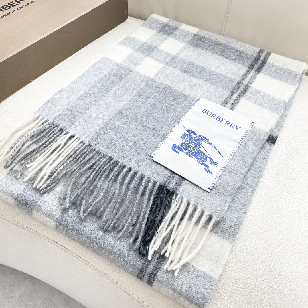 爆款🔺双面羊绒专柜同步 经典设计完美，若隐若现的巴宝利标志，强烈推荐手慢无‼️千万别去专柜买‼️代购就要