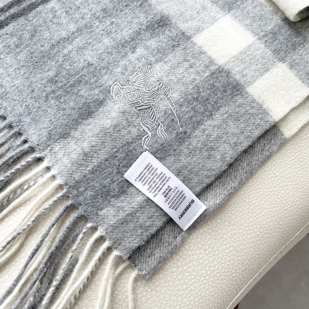 爆款🔺双面羊绒专柜同步 经典设计完美，若隐若现的巴宝利标志，强烈推荐手慢无‼️千万别去专柜买‼️代购就要