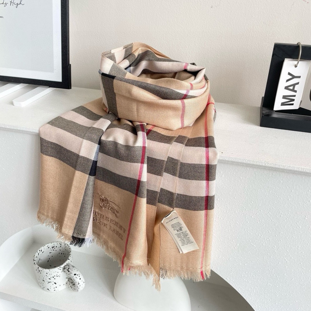 巴宝利💋新款到😍手慢🈚️抢‼️‼️👏💙顶级原单正品旷世绝美顶级高端货👼【绝对值得珍藏👍】👏香奈儿绝美百搭