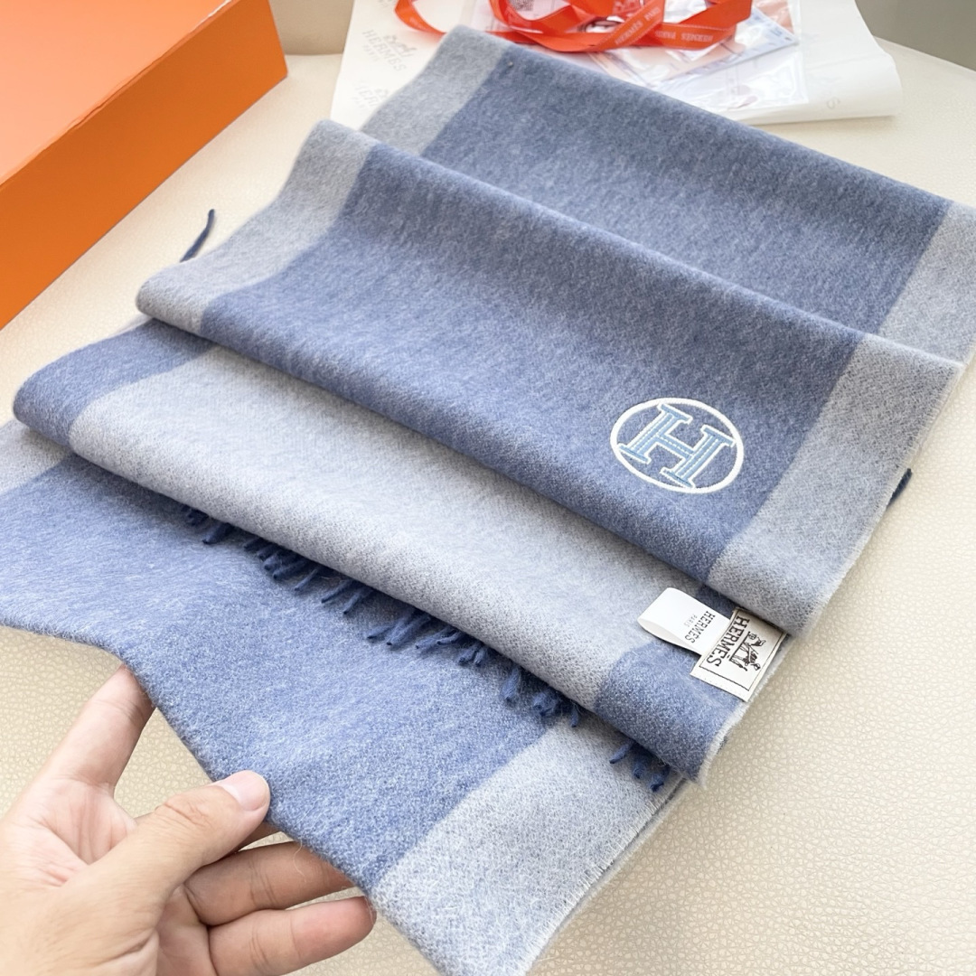 上新2025爱马仕男女款围巾且买且珍惜😍~都是出口订单所以比较难遇❤️东西讲究少而精😍好看的一定要收😎这