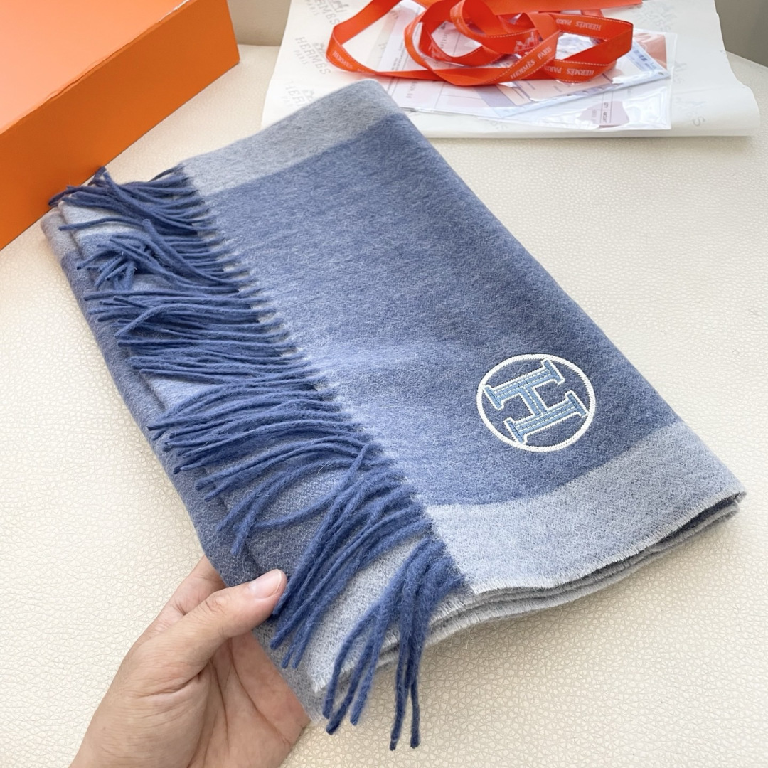 上新2025爱马仕男女款围巾且买且珍惜😍~都是出口订单所以比较难遇❤️东西讲究少而精😍好看的一定要收😎这