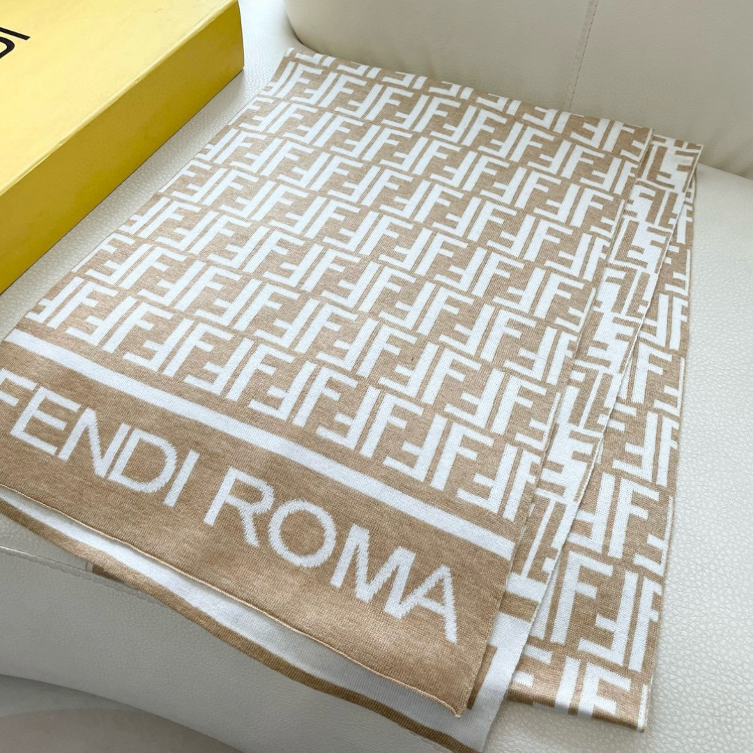 爆款上新 情侣款👍👍芬迪 独家牛货🐂 奢华尽在尺寸之间，高端品质‼️具有超高羊绒品质才会被此品牌青睐‼️