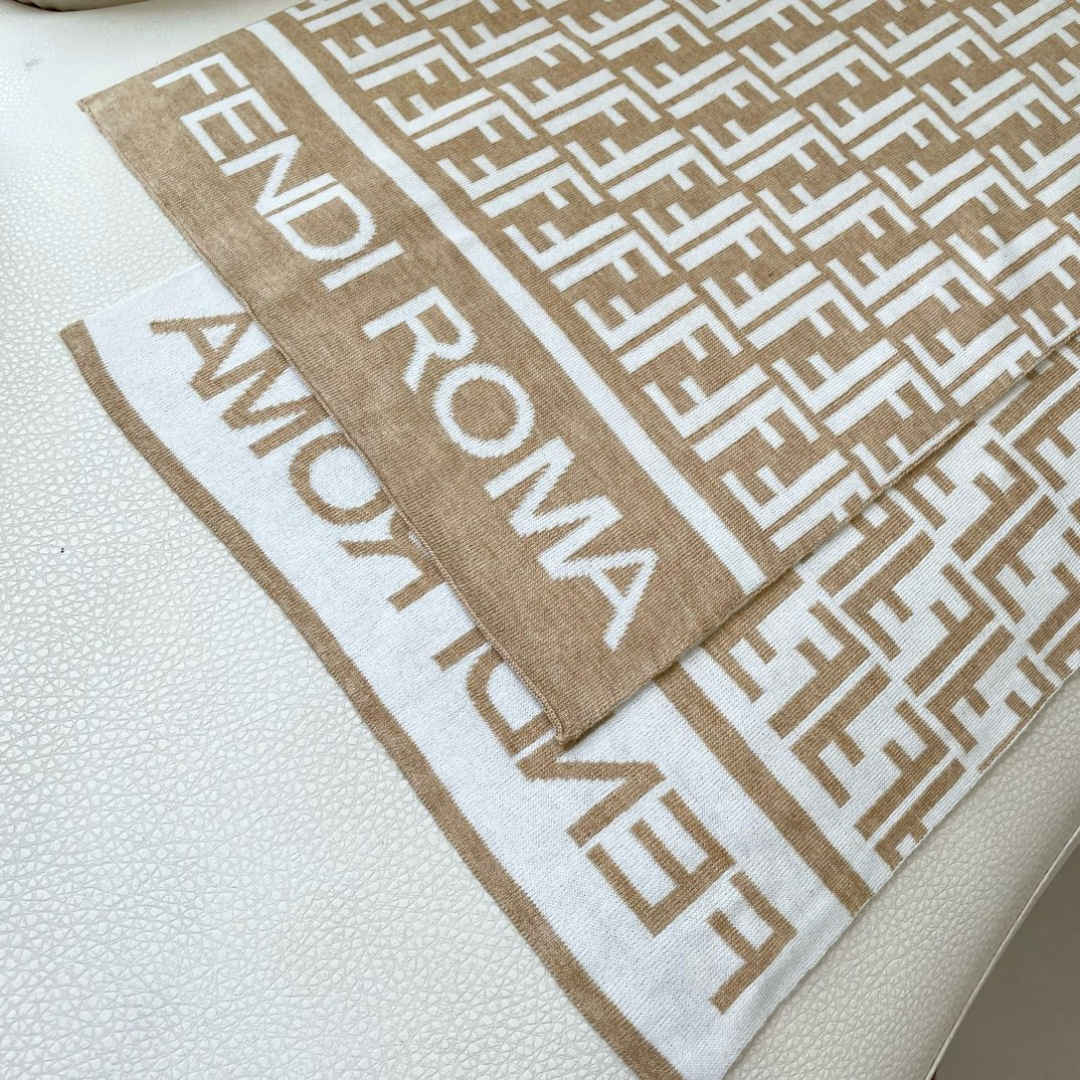 爆款上新 情侣款👍👍芬迪 独家牛货🐂 奢华尽在尺寸之间，高端品质‼️具有超高羊绒品质才会被此品牌青睐‼️