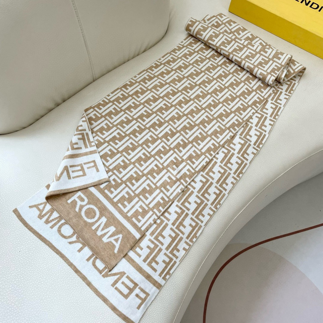 爆款上新 情侣款👍👍芬迪 独家牛货🐂 奢华尽在尺寸之间，高端品质‼️具有超高羊绒品质才会被此品牌青睐‼️