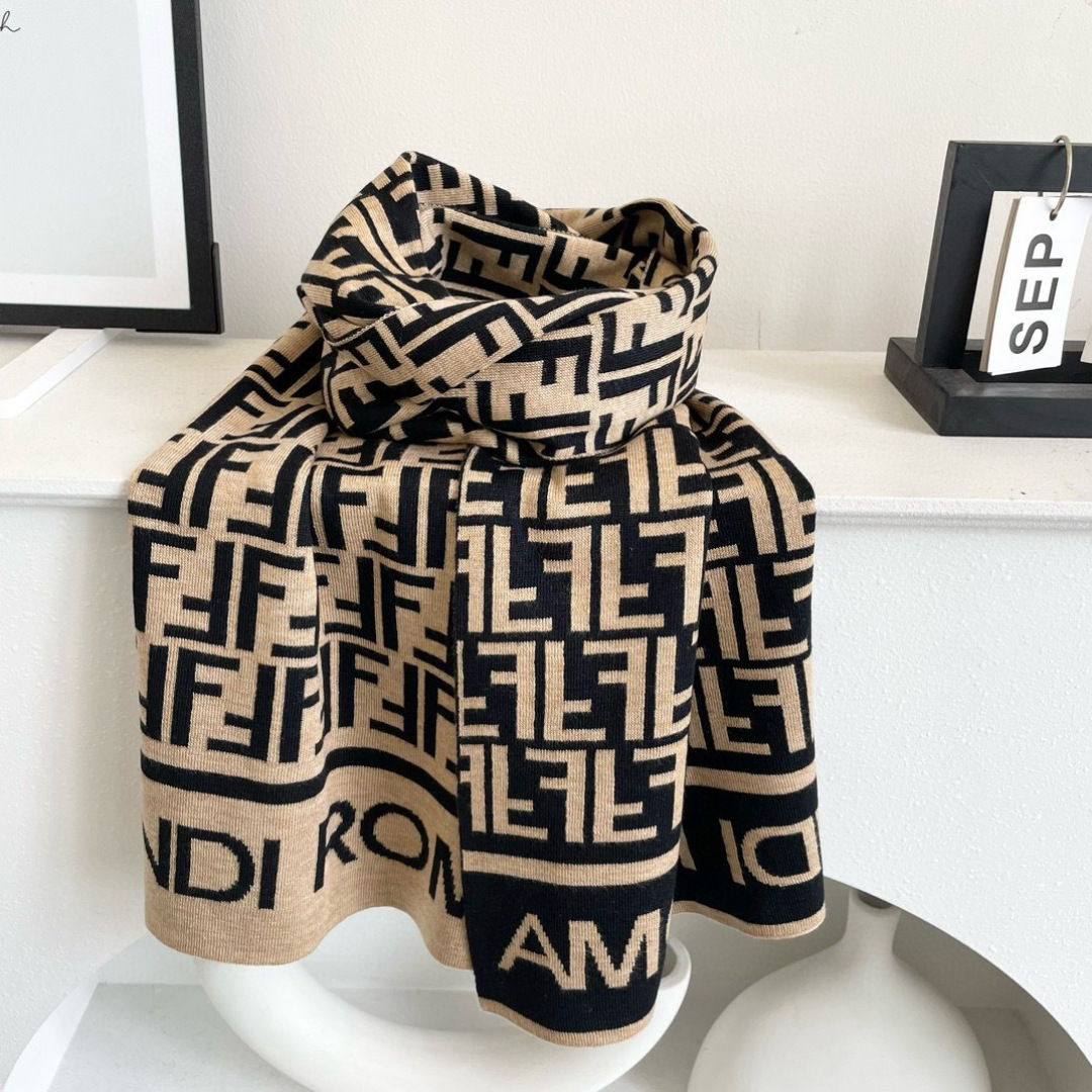 爆款上新 情侣款👍👍芬迪 独家牛货🐂 奢华尽在尺寸之间，高端品质‼️具有超高羊绒品质才会被此品牌青睐‼️