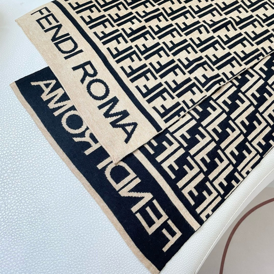 爆款上新 情侣款👍👍芬迪 独家牛货🐂 奢华尽在尺寸之间，高端品质‼️具有超高羊绒品质才会被此品牌青睐‼️