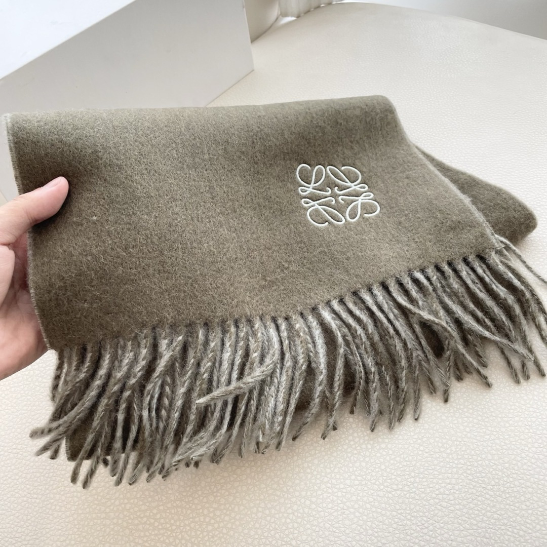 👑👑顶级原单中性款‼️罗意威 很幸運拿到這個品牌的東西，真的不多見，很少在國內做訂單，款式真的少的可怜❗