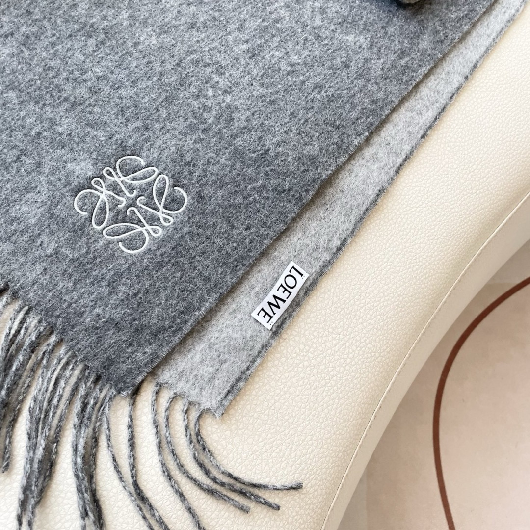 👑👑顶级原单中性款‼️罗意威 很幸運拿到這個品牌的東西，真的不多見，很少在國內做訂單，款式真的少的可怜❗