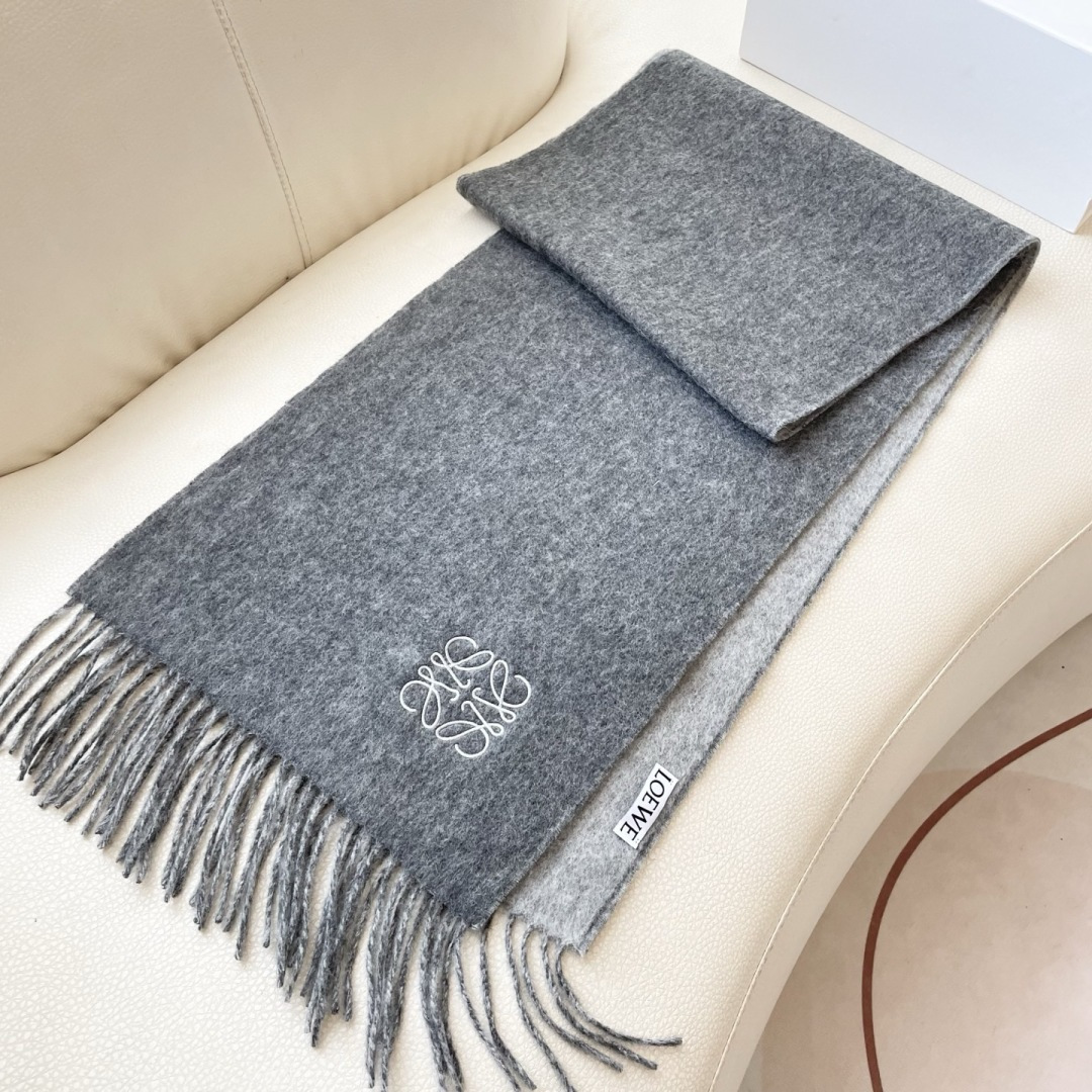 👑👑顶级原单中性款‼️罗意威 很幸運拿到這個品牌的東西，真的不多見，很少在國內做訂單，款式真的少的可怜❗